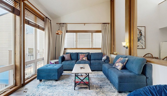 Newly remodeled mountain condo + loft w/hot tub & near ski resort