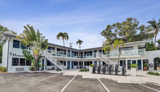 Ocean Blvd Double Suite with Kitchenette at The Botanica!