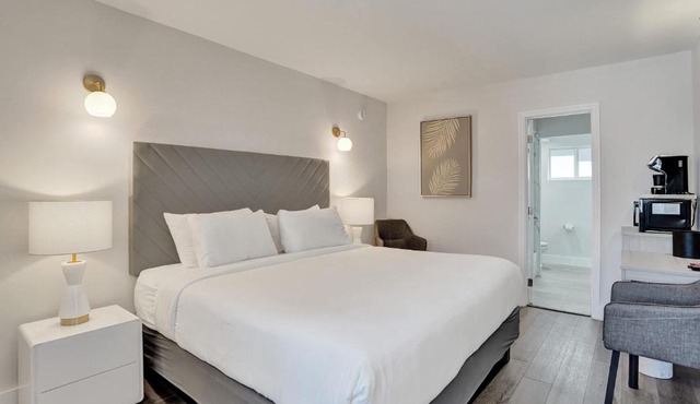 Ocean Blvd King Suite in Fort Lauderdale