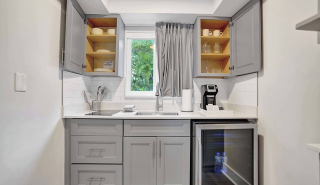 Ocean Blvd Two Double Suite with Kitchenette