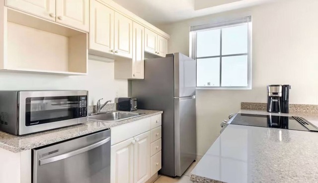 Ocean Escape Studio w/Kitchen l Heated Pool by Atlantic Beach