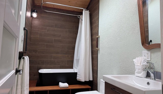 🌊Ocean Knoll Stylish Suite, New, Private & Quiet
