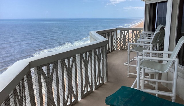 Oceanfront PENTHOUSE! Large Pool, Private Beach Access! Family Friendly!