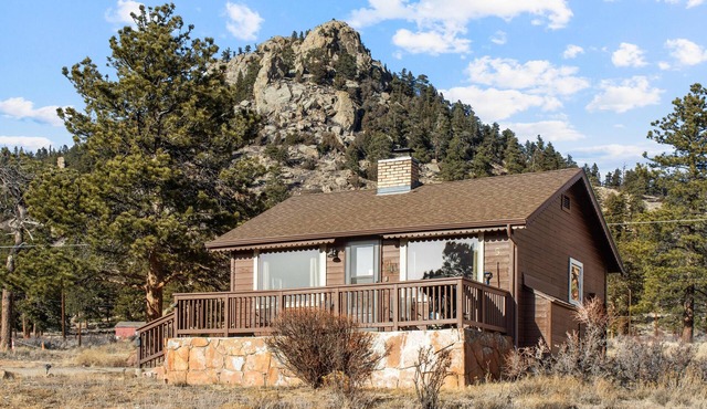 Odessa Gorge Cabin - 1 bedroom cabin - great views and summer pool