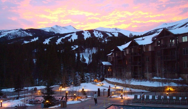 One Bedroom Master Unit. Beautiful Luxury Ski in, Ski Out Resort