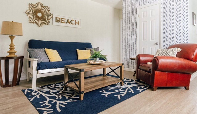 One bedroom private apt 2 blocks to beach