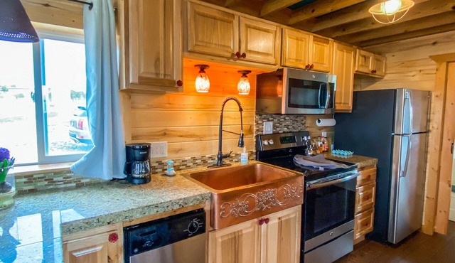 One bedroom w/loft, pet friendly cabin near the black canyon.