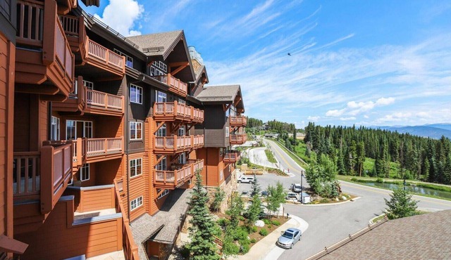 One Ski Hill Place Luxury 2BR Ski-In/Ski-Out Condo on Peak 8 - Amenities Galore!