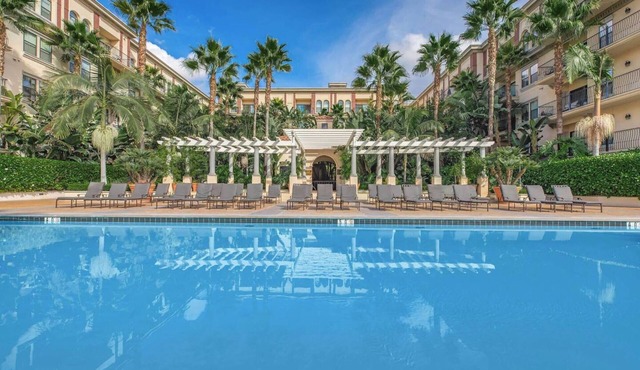 Orsini Luxury Retreat: 2BR/2BA