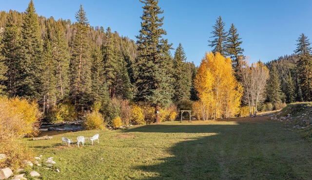 Outdoor Enthusiast's Haven: Fish, Hike & Explore from Cozy River Cabins