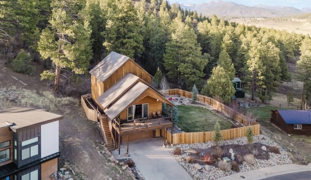 "Pagosa's - Hill Top House" Hot Tub/Pool Table/Decks/Fire Pit/Pet Friendly