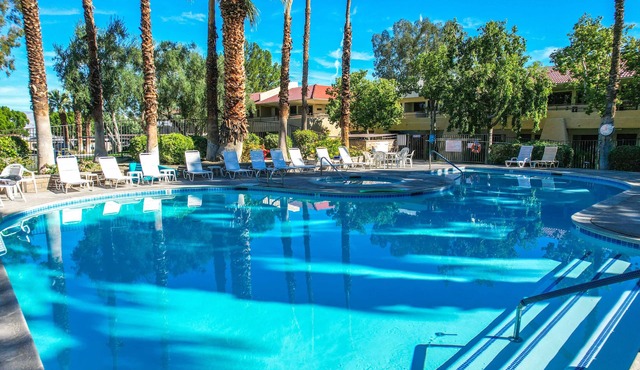 Palm Springs Condo. Great value. Sleeps 2- 3. Next to pool/hot tub. Views!