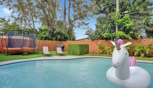Paradise Villa with Pool, Trampoline and BBQ