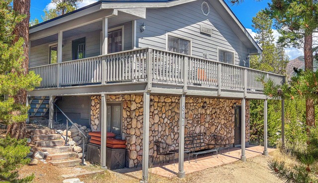 Park Avenue - Nice four bedroom two bath home in the heart of Grand Lake!