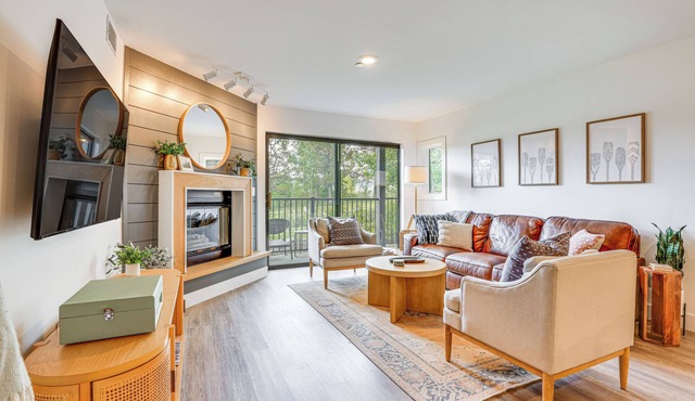 Patio & Dillon Reservoir Views: Chic Frisco Condo!
