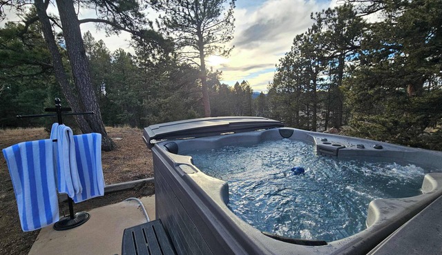 Peaceful Hot Tub Home with Mountain Views!