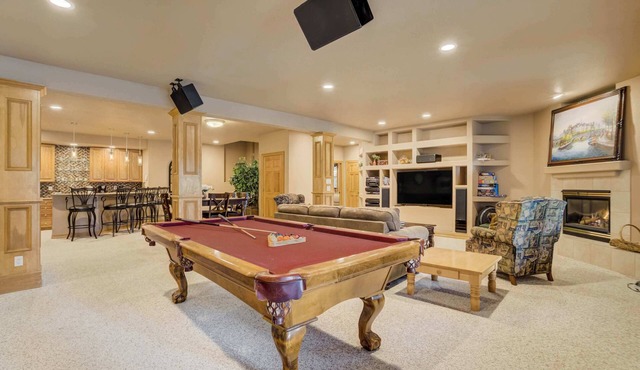 Peaceful Pines! Pool Table, Gym & Forest Views
