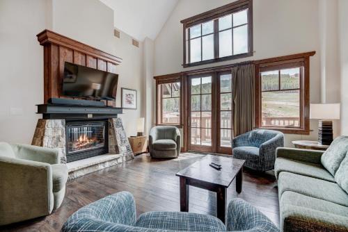 Penthouse 4 Bedroom Condo at Base of Peak 8