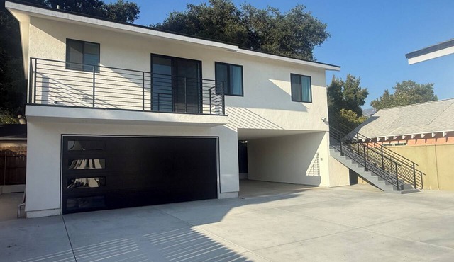 Perfect 2-bedroom corporate apartment with AC in peaceful Altadena