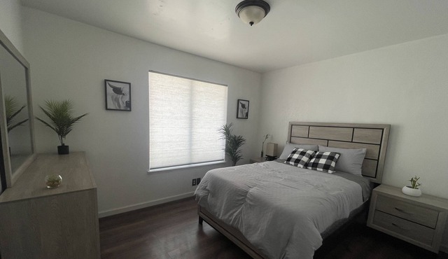 Pet Friendly Home perfect for traveling Nurses. Located near several Hospitals