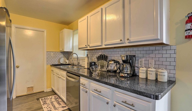 Pet-Friendly Home w/Yard, 10 Mi to Dtwn Cleveland