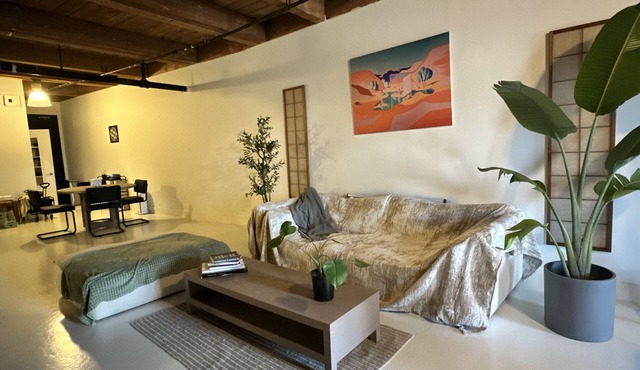 Pet-Friendly Industrial Arts District Loft – Walk to Restaurants, Coffee & Bars!