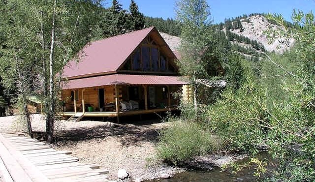 Pet-Friendly Log Cabin Rental near San Juan National Forest in Lake City, Colorado