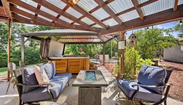 Pickleball Retreat | Hot Tub & Games