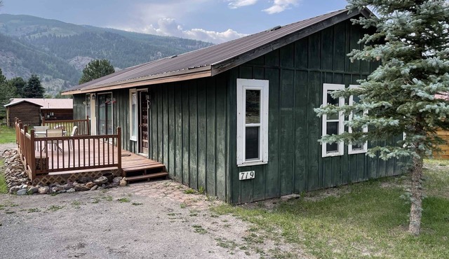 Pine Street Getaway - Quiet Location Close to Town (Permit #Tlcr36)