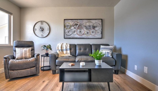 Pinyon Pines, 2-bedroom Townhome. Newly Remodeled Unit A