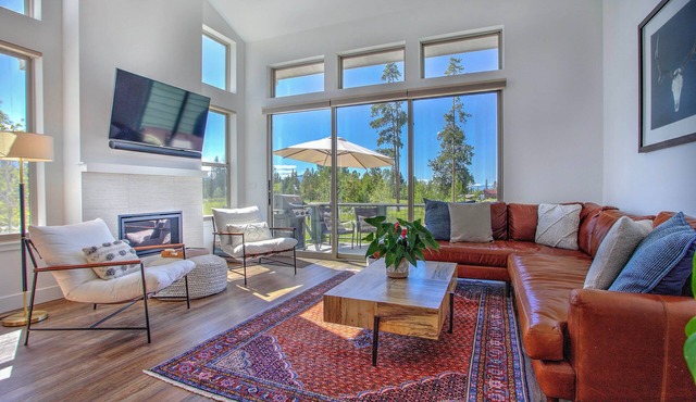Pool Access & Mtn View! Luxe WP Cabin, Near Trails