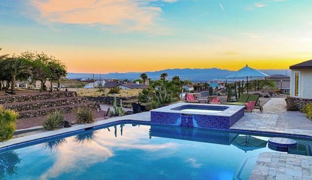 Pool Home w/Spa, Blackstone, Ping Pong & Dog Friendly!