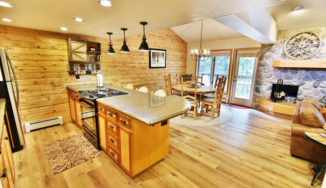 Pool, Hot Tubs, Deck On River! Walk to Main Street Dining, Shops, Events