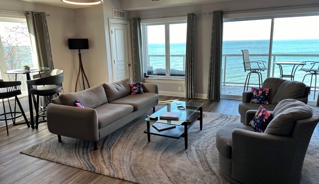 Premier 2 br/3ba Lakefront condo Sleeps 4 Also has Lakeview from Master Bedroom