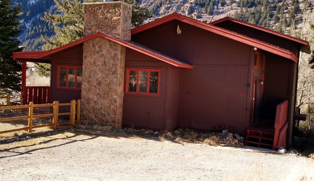 Private 3-Suite Mtn Cabin - Pet-Friendly