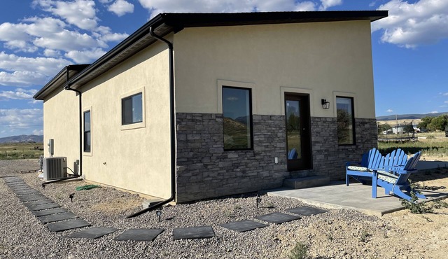 Private entrance lock off guest house in quiet peaceful setting and star gazing.