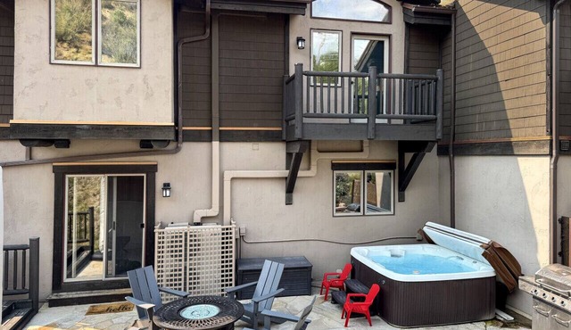 Private Hot Tub, 2700 Sq Feet, borders Open Space - Arrowhead Townhome, Beaver Creek