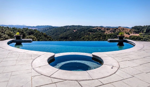 Private & luxurious hilltop house w/private pool & spa, surrounded by wineries!