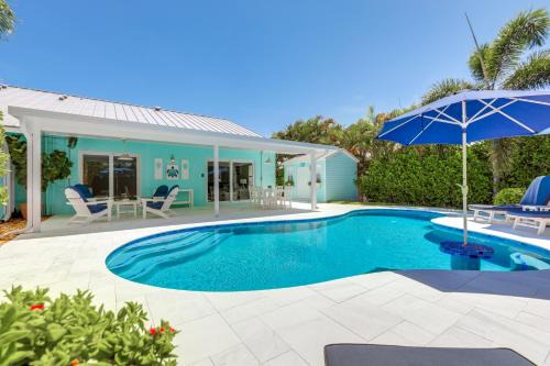 Private Pool + Backyard: Villa in North Palm Beach