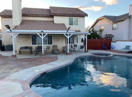 Quartz Hill House with Swimming Pool