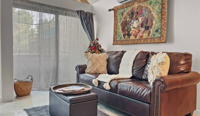 Quiet Garden Sanctuary Hot Tub Pet Friendly