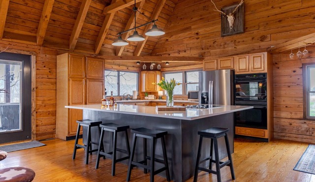 Quiet, remote cabin nestled between Louisville and Elizabethtown