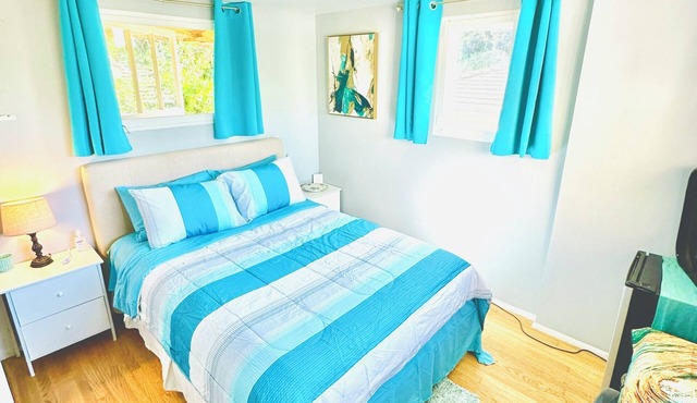 Quiet Room in American Riviera Cottage, with Ocean View in charming older home