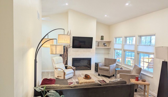 Quiiet North Boulder neighborhood with pool!