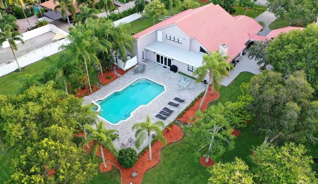 Ranch House w/ Tennis Court and Pool