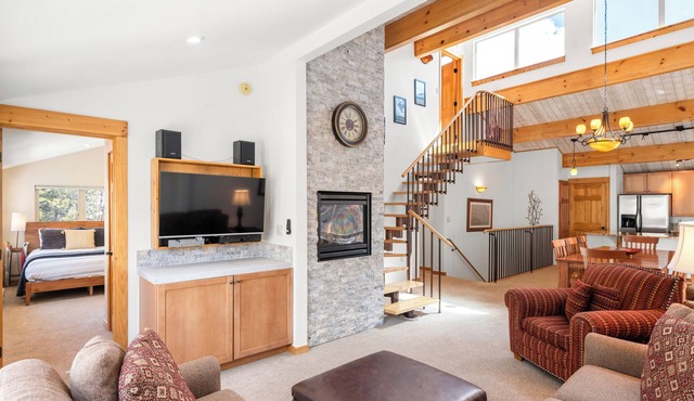 Rare 5 bedroom Steps From Peak 9/MainSt; Hot Tubs