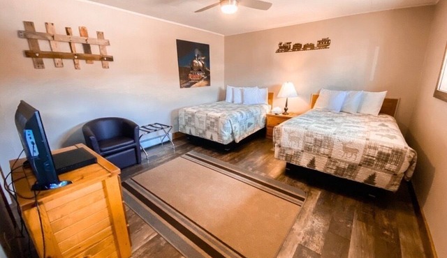 Relaxing Getaway in our Double Kitchenette at Lodges of Oak Creek!