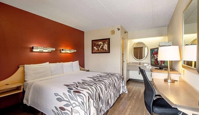 Relaxing Room Near Akron-Canton Airport, Ideal for Travelers on the Go