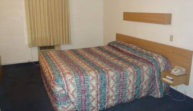 Relaxing Room Near London Bridge & Windsor Beach | Free Parking, Pets Allowed