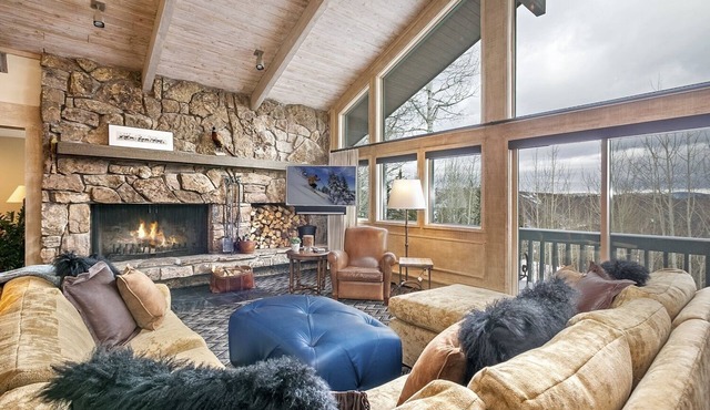 REMINGTON RETREAT - ENTICING with Remarkable Ski Access Convenience!